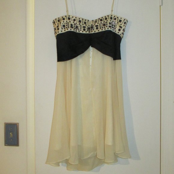 NWT: BCBG MAXAZRIA Cocktail Mini Dress Cream & Blk Sz 4 - Picture 2 of 6